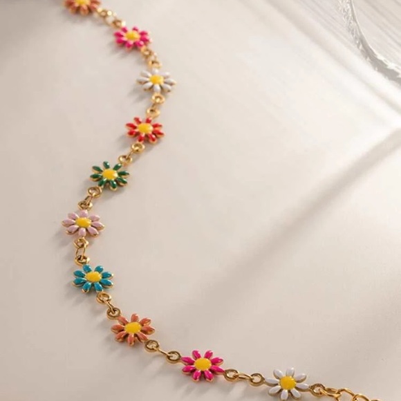 ◾️18K Gold Plated Multi Color Small Daisy Bracelet - Picture 13 of 14